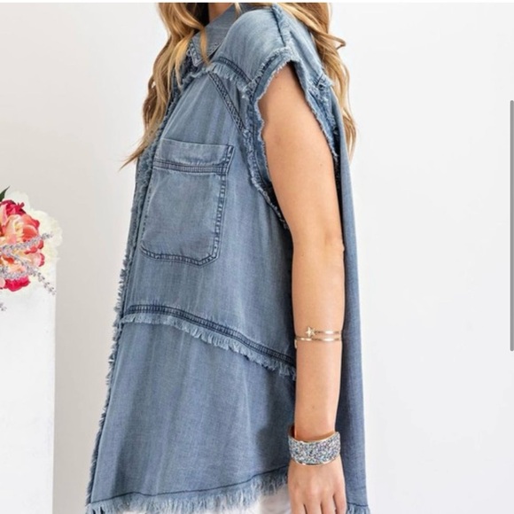 NWT Easel Dark Denim Wash Sleeveless Button Down Shirt -Sunny Days Frayed-small - Picture 4 of 7